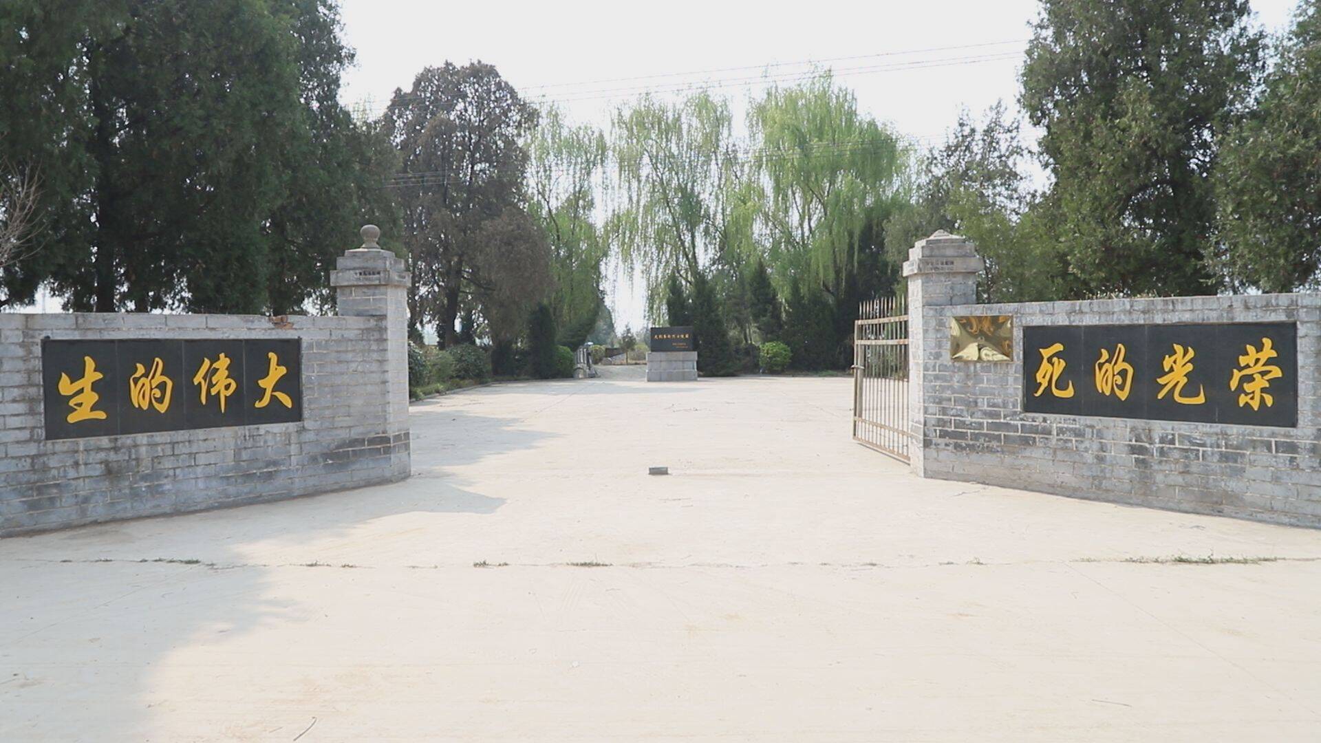 单县74年接力守护无名烈士墓