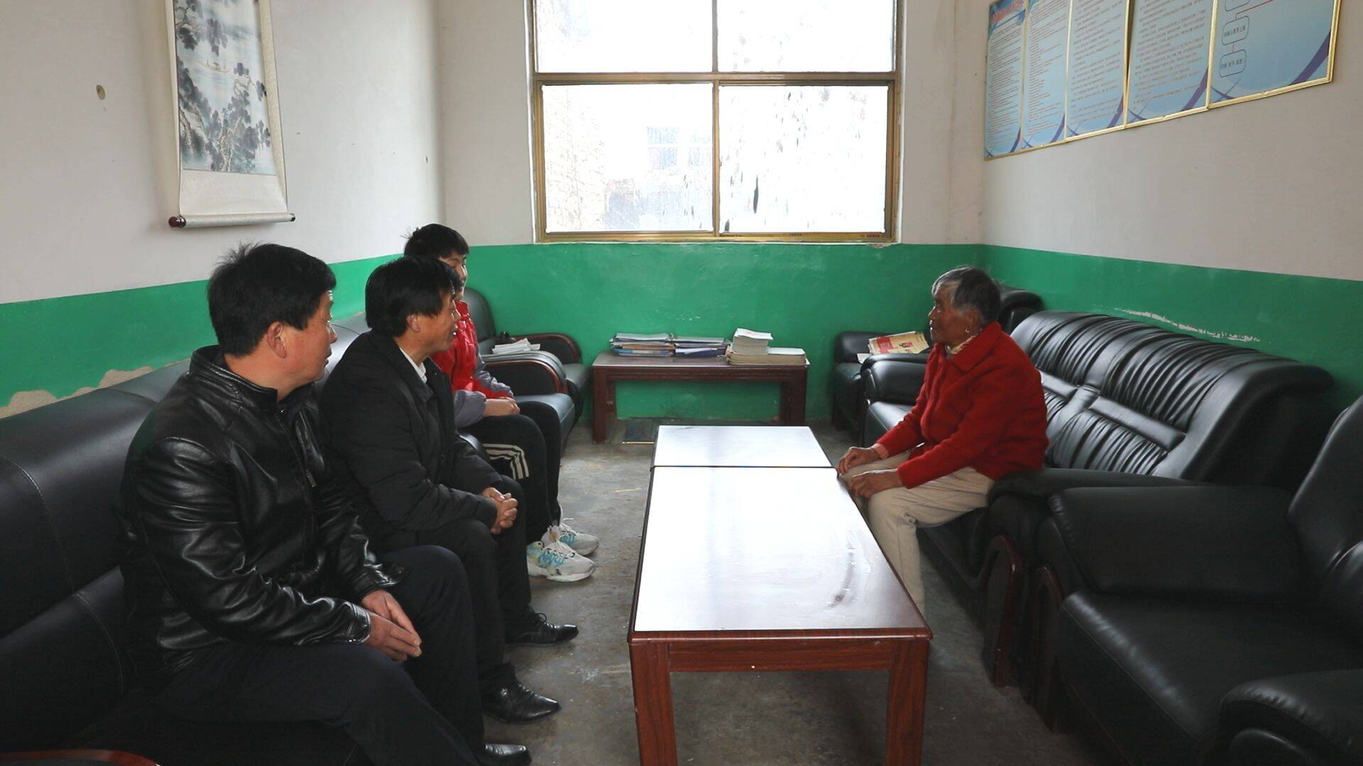 2月28日,单县蔡堂镇新飞小学举行了一场特殊的表彰会,失主将一封感谢