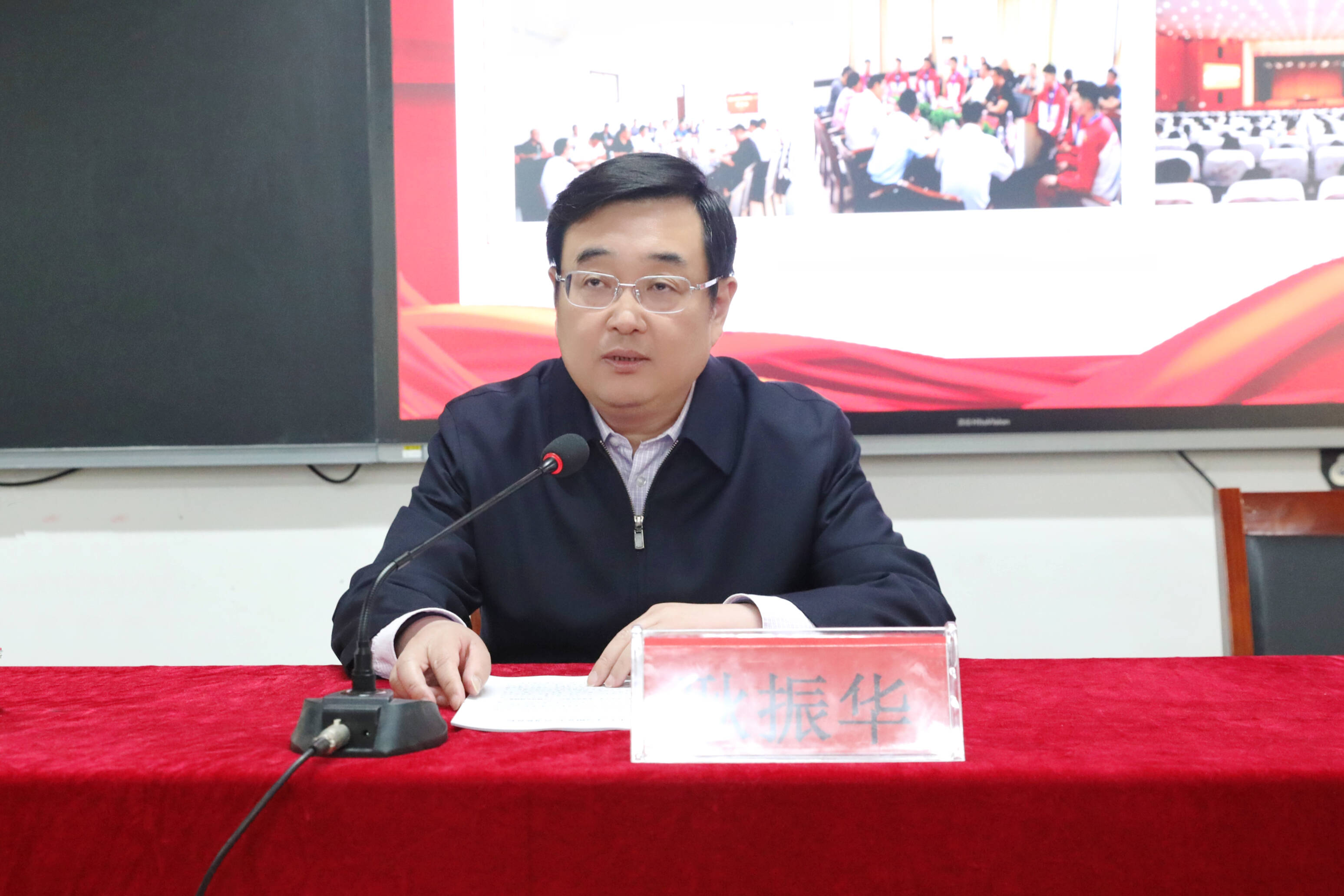 单县县委书记耿振华到单县一中宣讲党的二十大精神