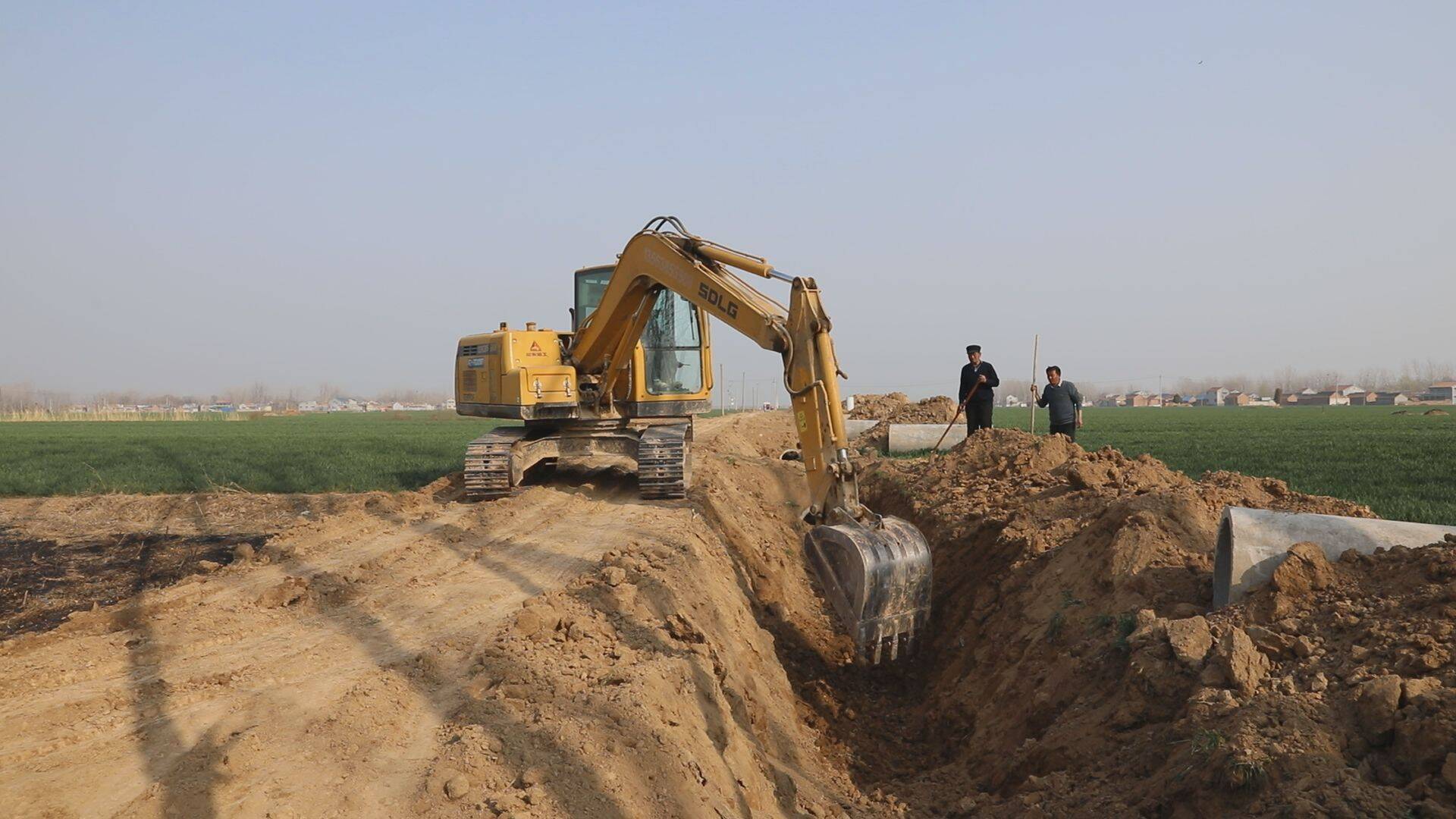 单县高老家乡挖沟修渠办实事主动作为解民忧