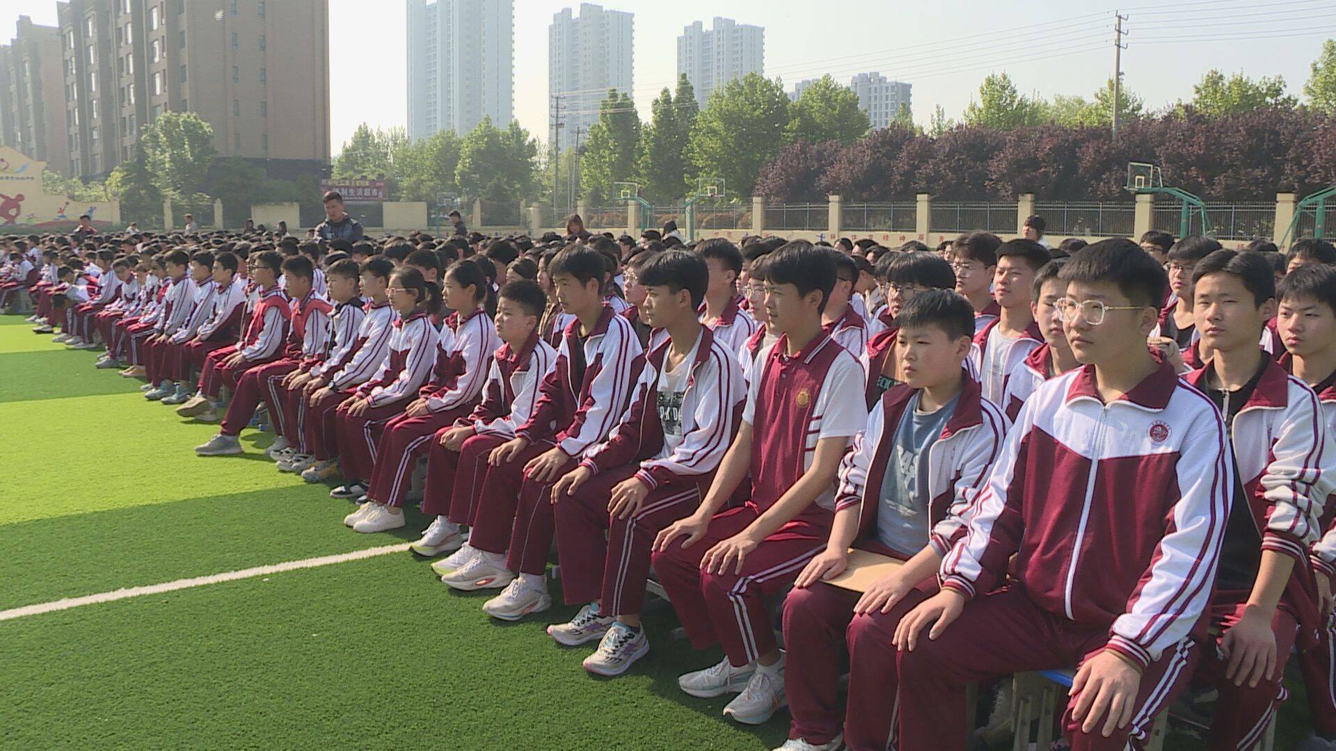 联合单县教育局深入单县希望中学,开展"进校园,讲法规,展警姿,护安全"