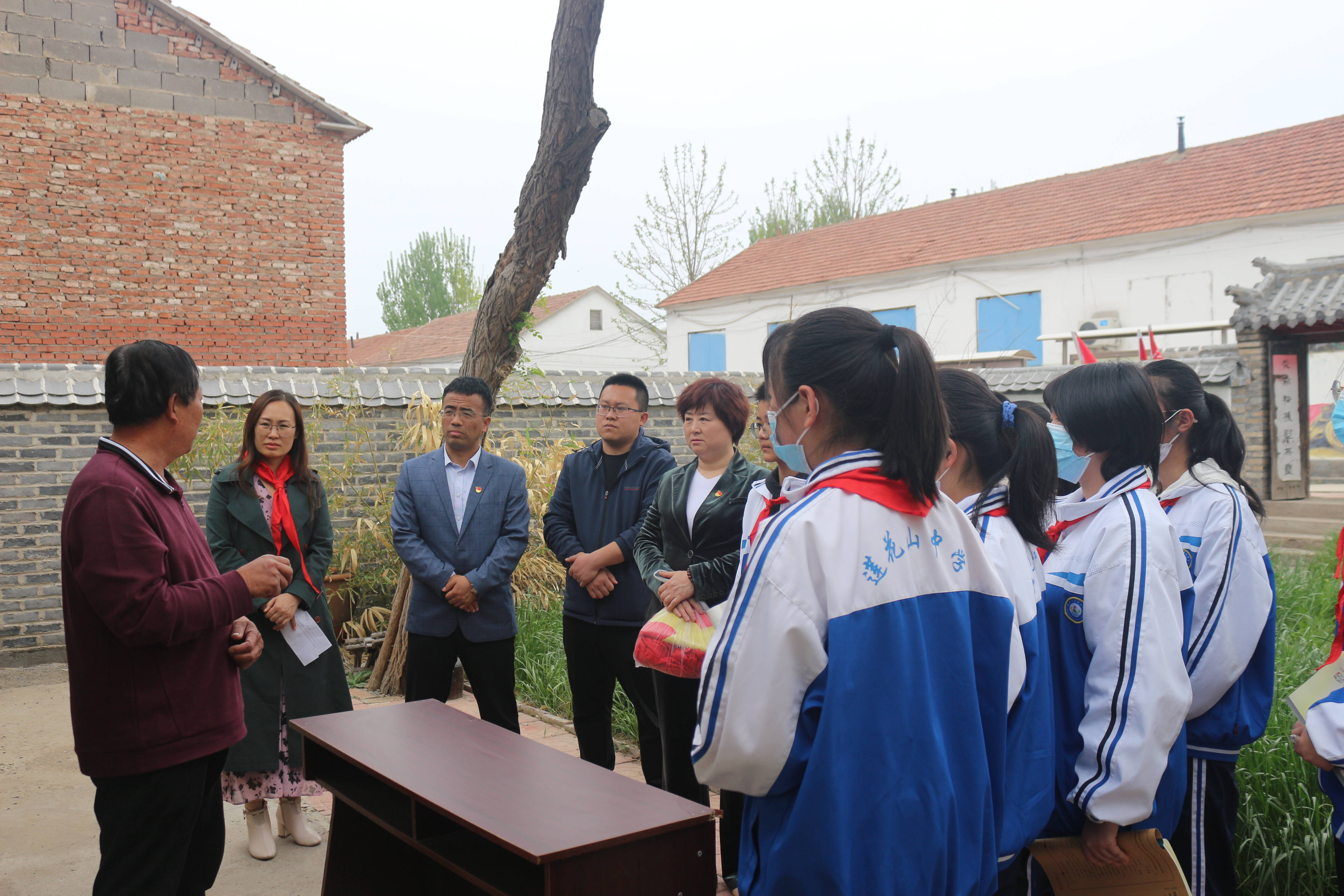 安丘市莲花山中学校长图片