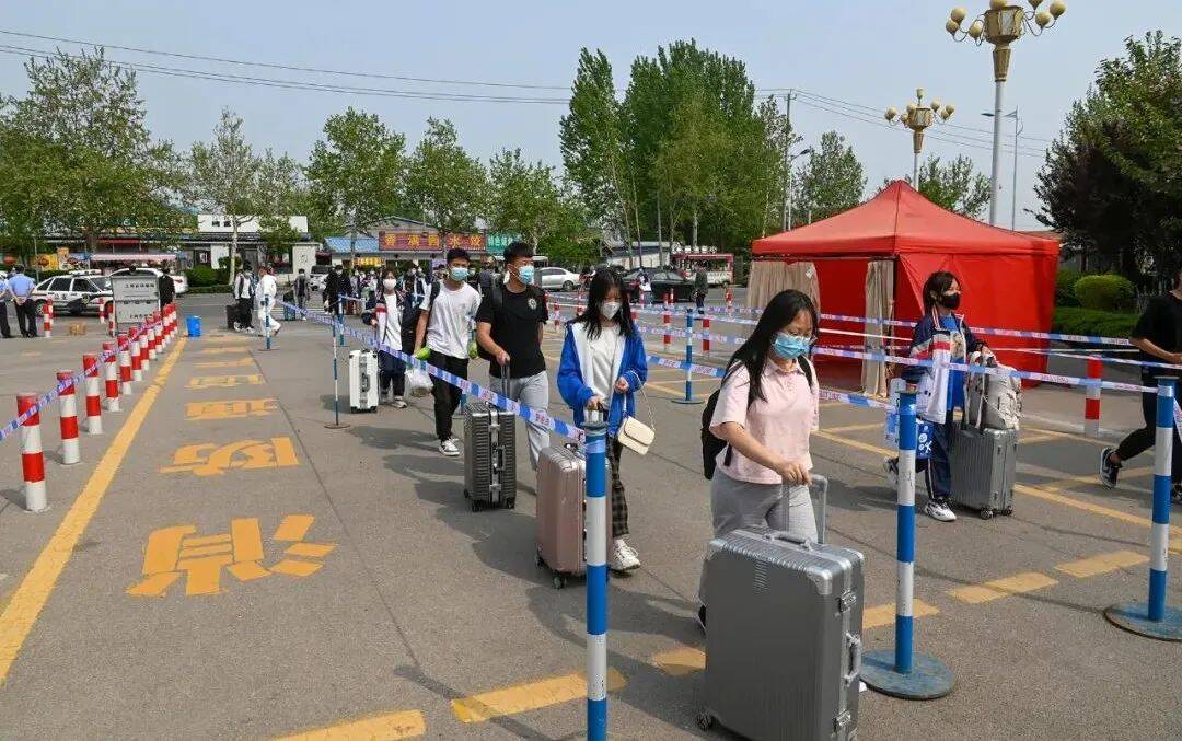 安丘市职业中专四月校园花开职教少年归来