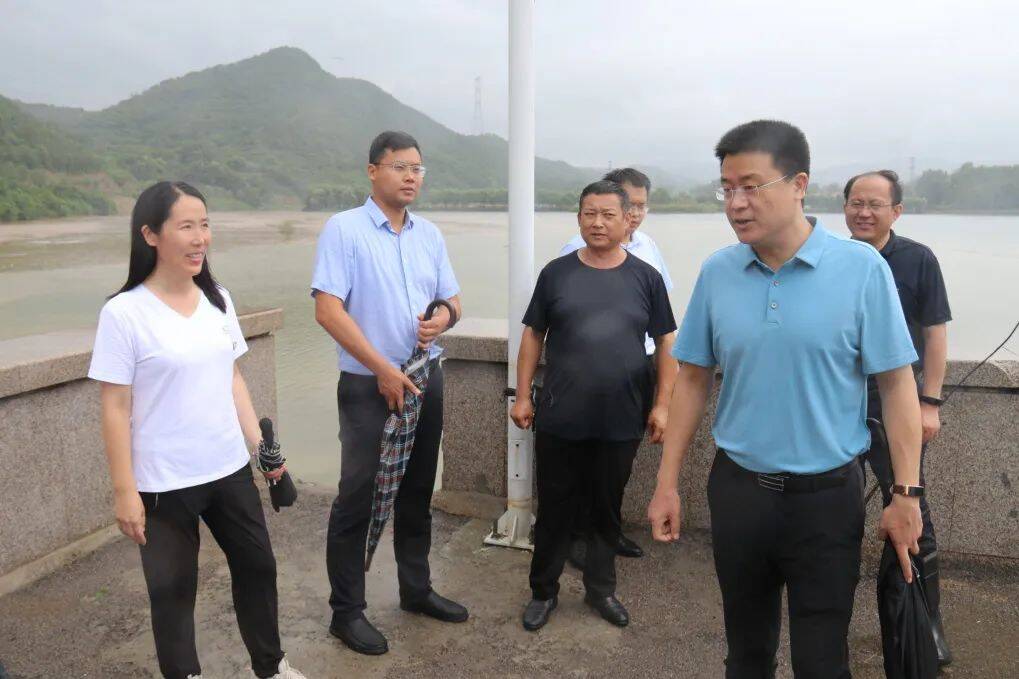 山东临朐县委副书记县长陈诚到冶源街道现场调度防汛工作