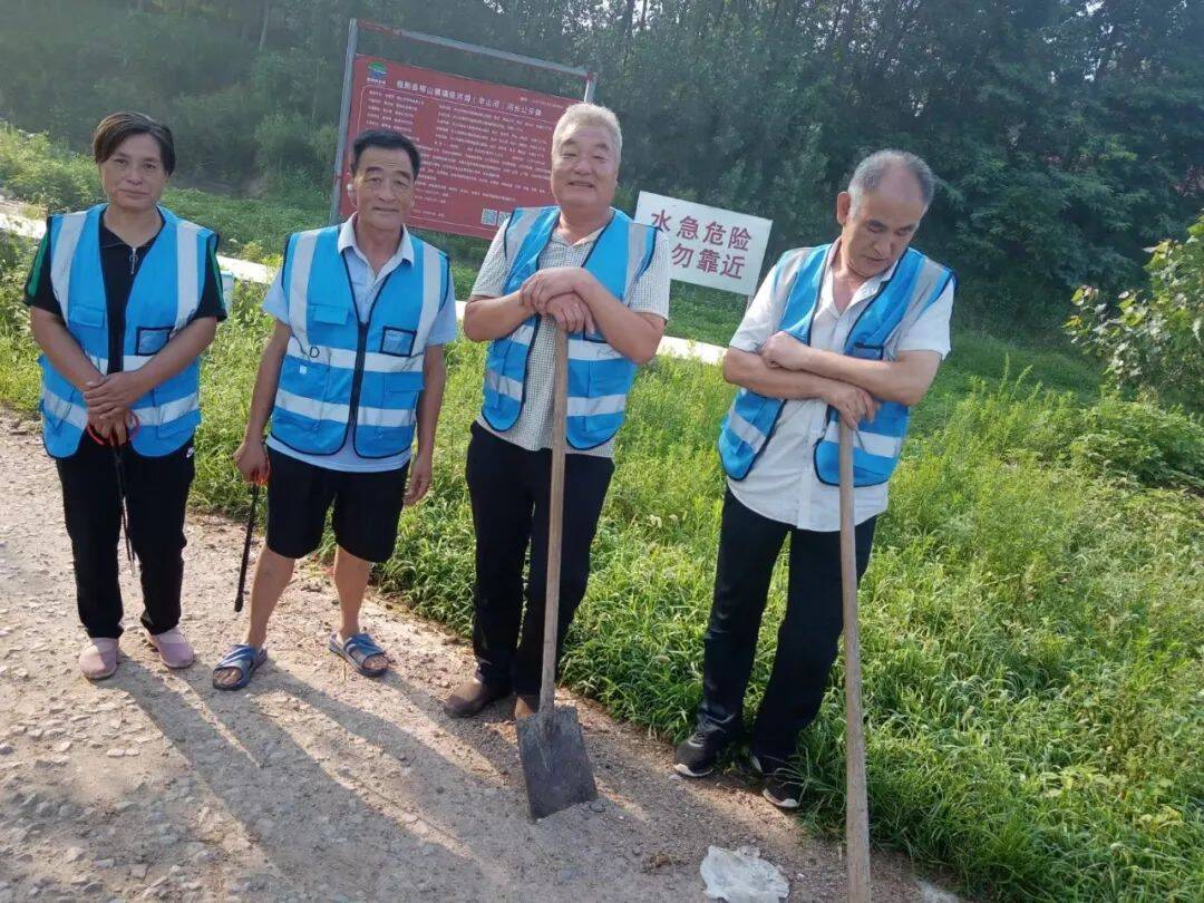 山東臨朐柳山鎮開展河岸巡查志願先行巡河護河志願活動