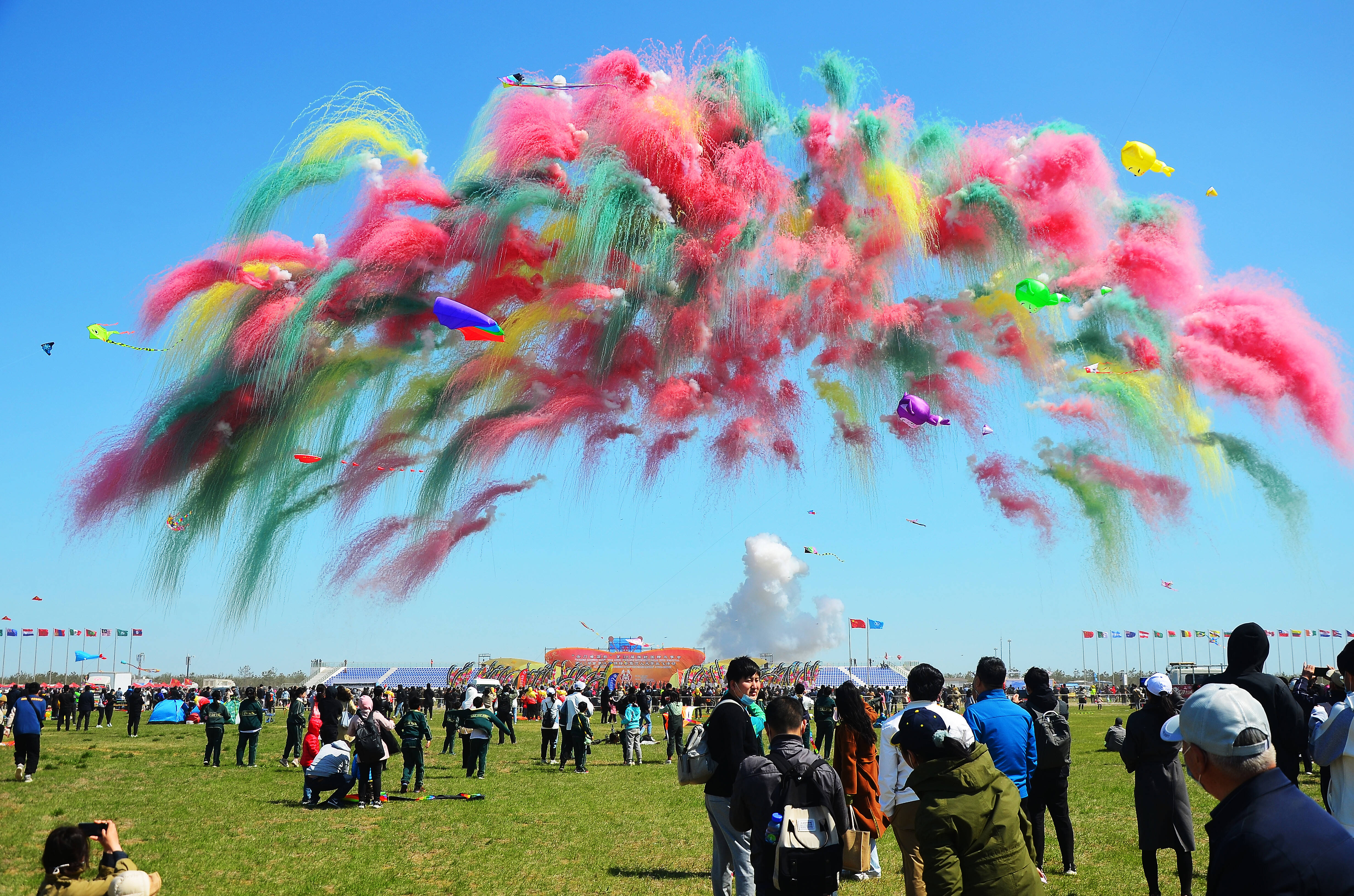2021年4月17日,第38届潍坊国际风筝会第17届世界风筝锦标赛暨万人风筝