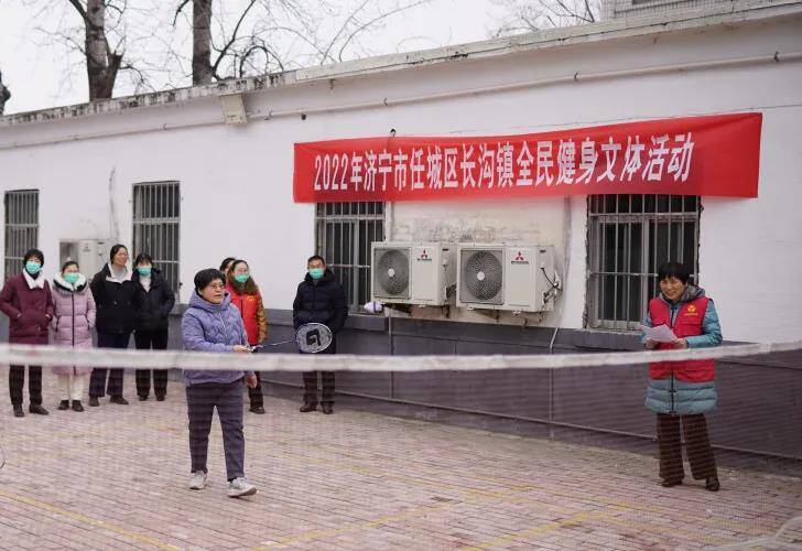 济宁市任城区长沟镇开展机关干部职工羽毛球比赛活动
