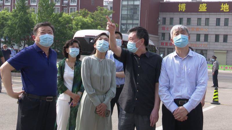 王骁查看济宁市兖州区中小学复学复课情况