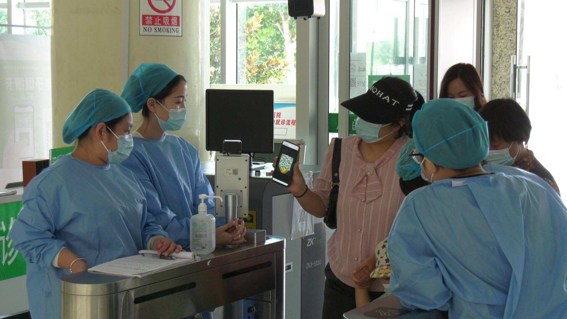 临沂蒙阴:"一票两码"服务上线 一部手机轻松就诊