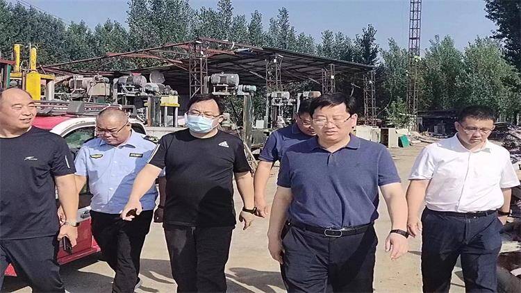 山东平邑县政府党组成员副县长郭鹏带队到平邑街道对中央环保督察案件