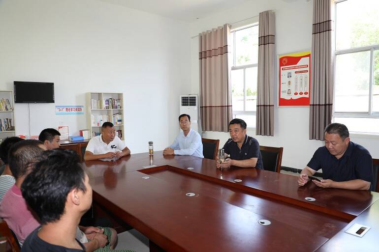 平邑县委统战部常务副部长王海龙到仲村镇调研一镇一品建设情况
