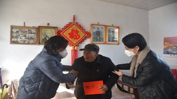 临沂市平邑县委常委、副县长张晓华到平邑县保太镇开展走访慰问活动(图2)