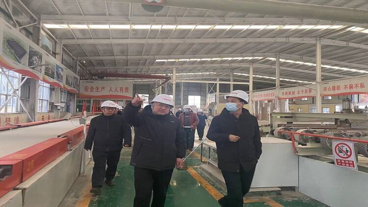 平邑县保太镇组织召开建材行业开工第一课暨“大手拉小手” 工作联盟会议(图3)
