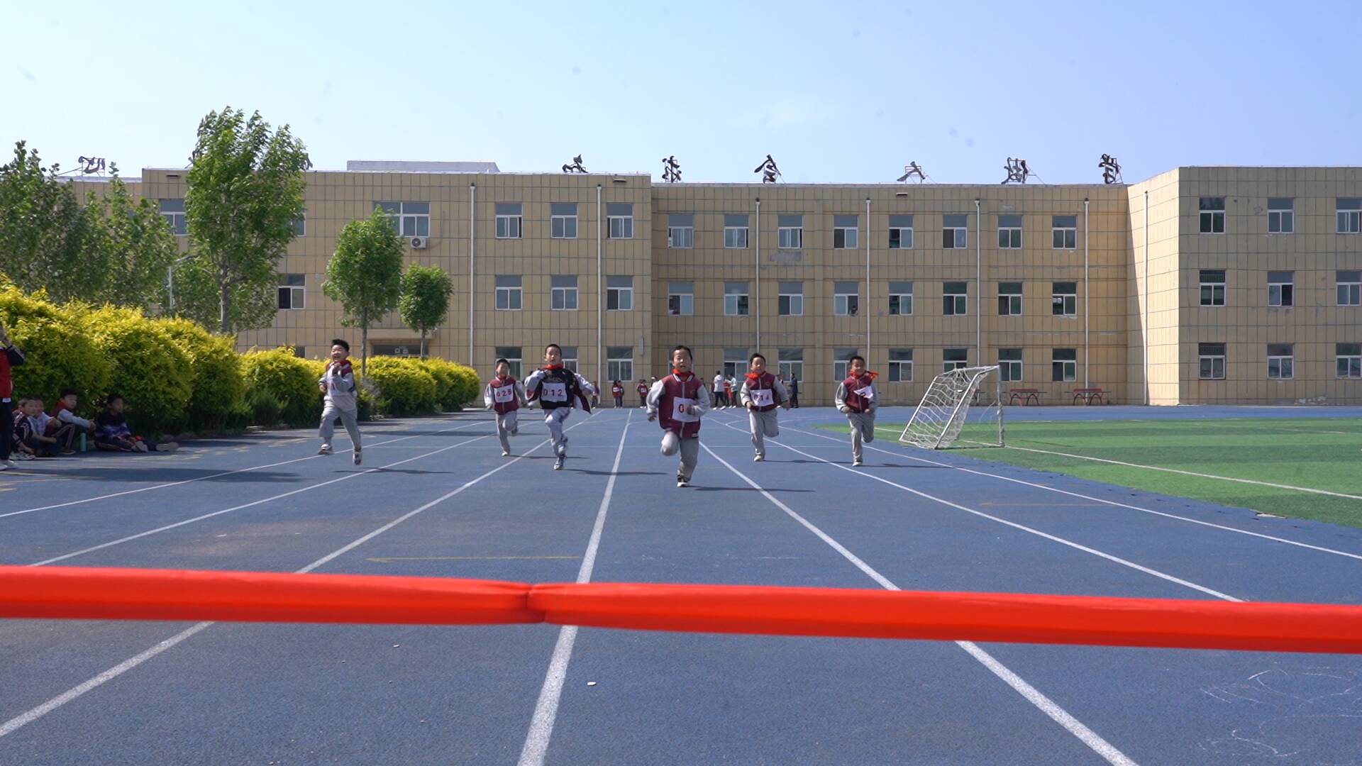 山东武城县老城镇南屯小学举行奔跑吧少年春季田径运动会
