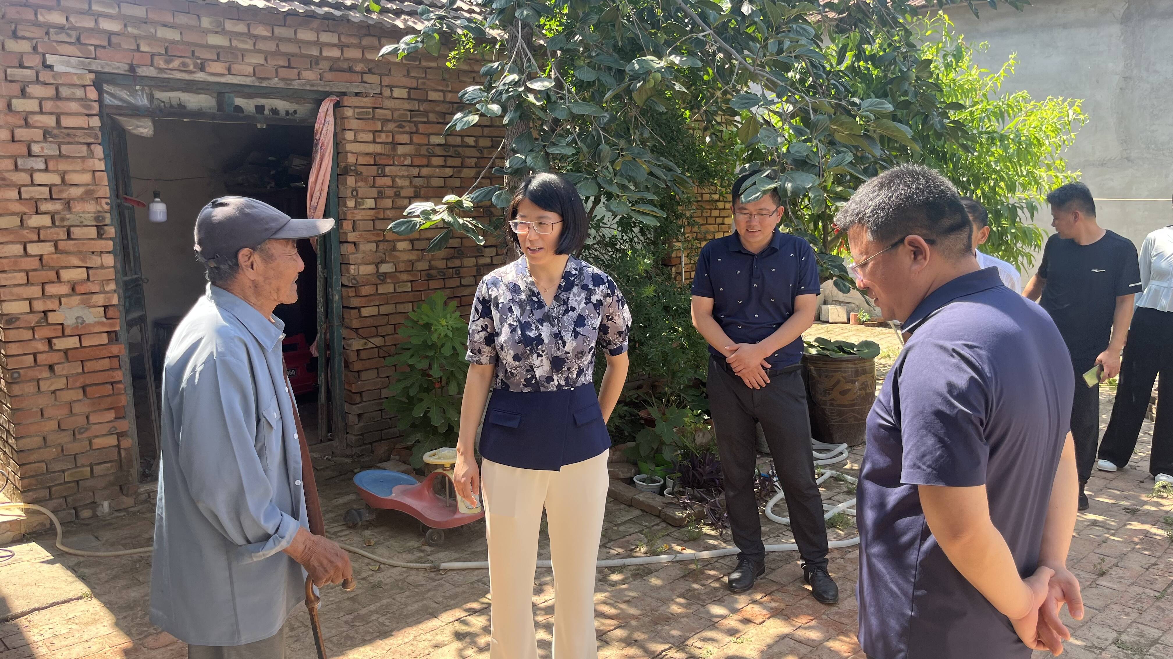 山东武城陈玉兰走访慰问生活困难党员