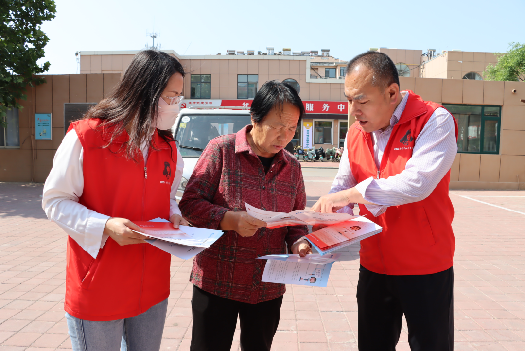 德州市德城区医保局长护宣传进社区惠民政策暖人心