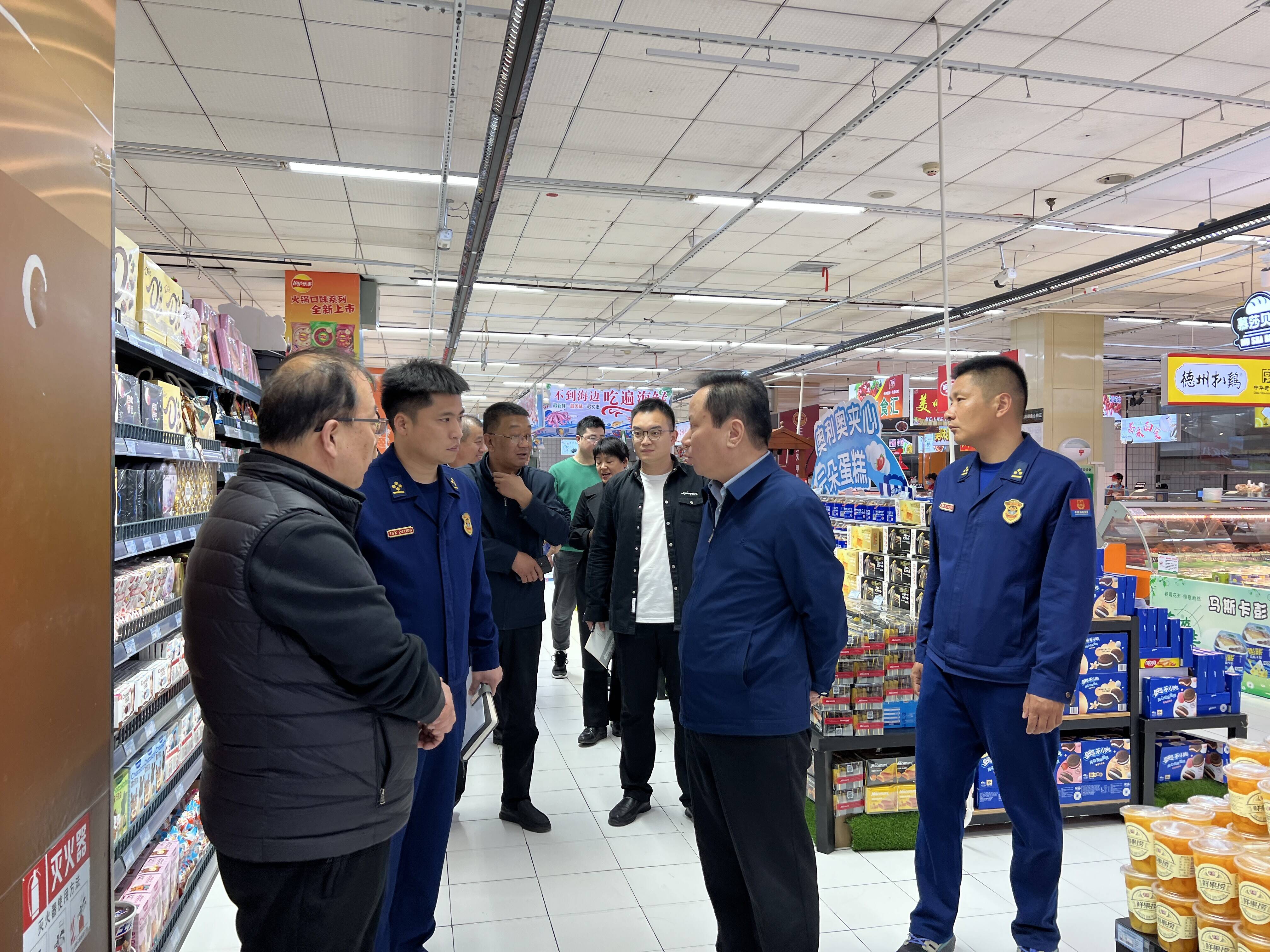 闪电号>媒体>临邑县融媒体中心>李多江先后到中医院,信业商厦,阳光