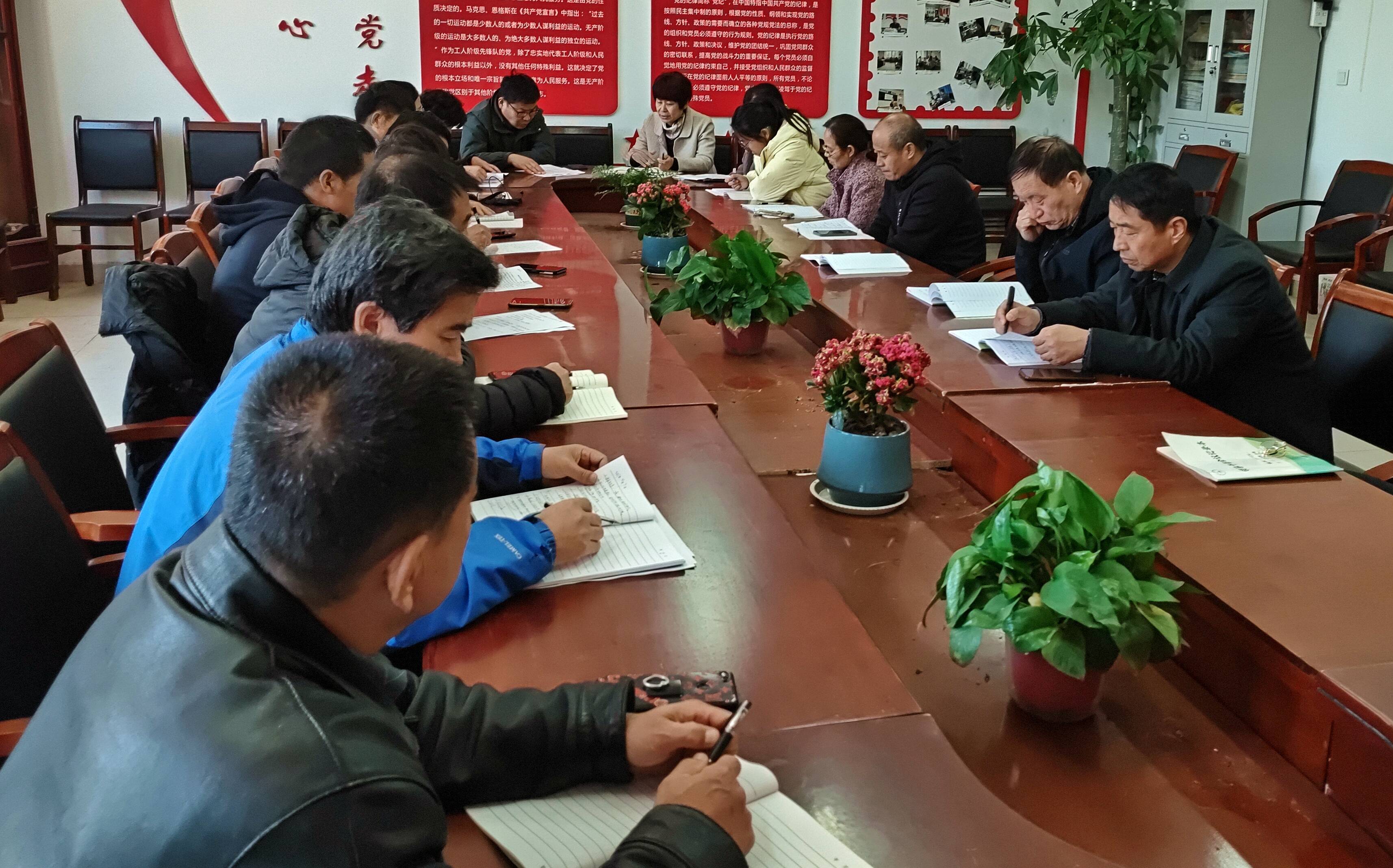 世界读书日临邑县实验中学重温红色经典建设书香校园