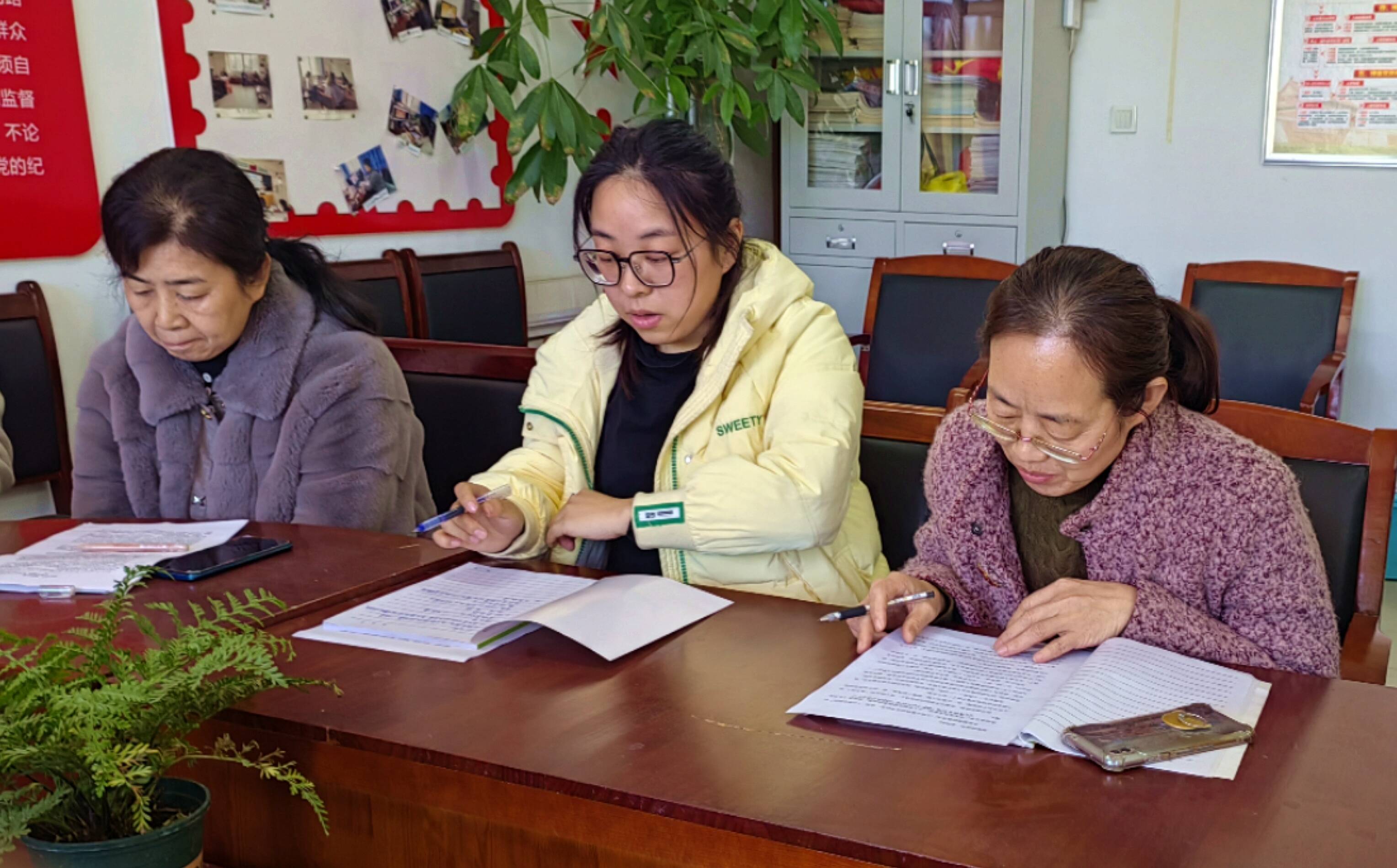 世界读书日临邑县实验中学重温红色经典建设书香校园