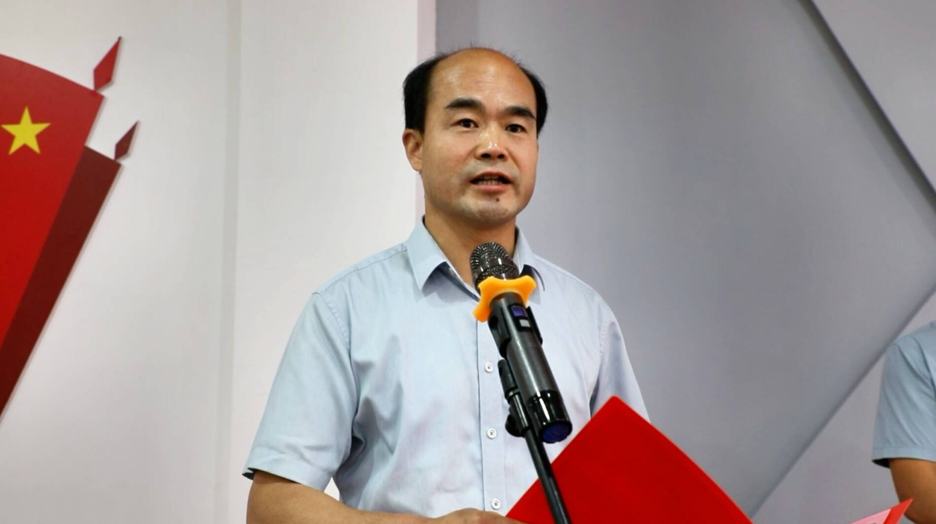 山东影宸新媒体基地总经理李成龙发言临盘街道办事处党工委书记张万里