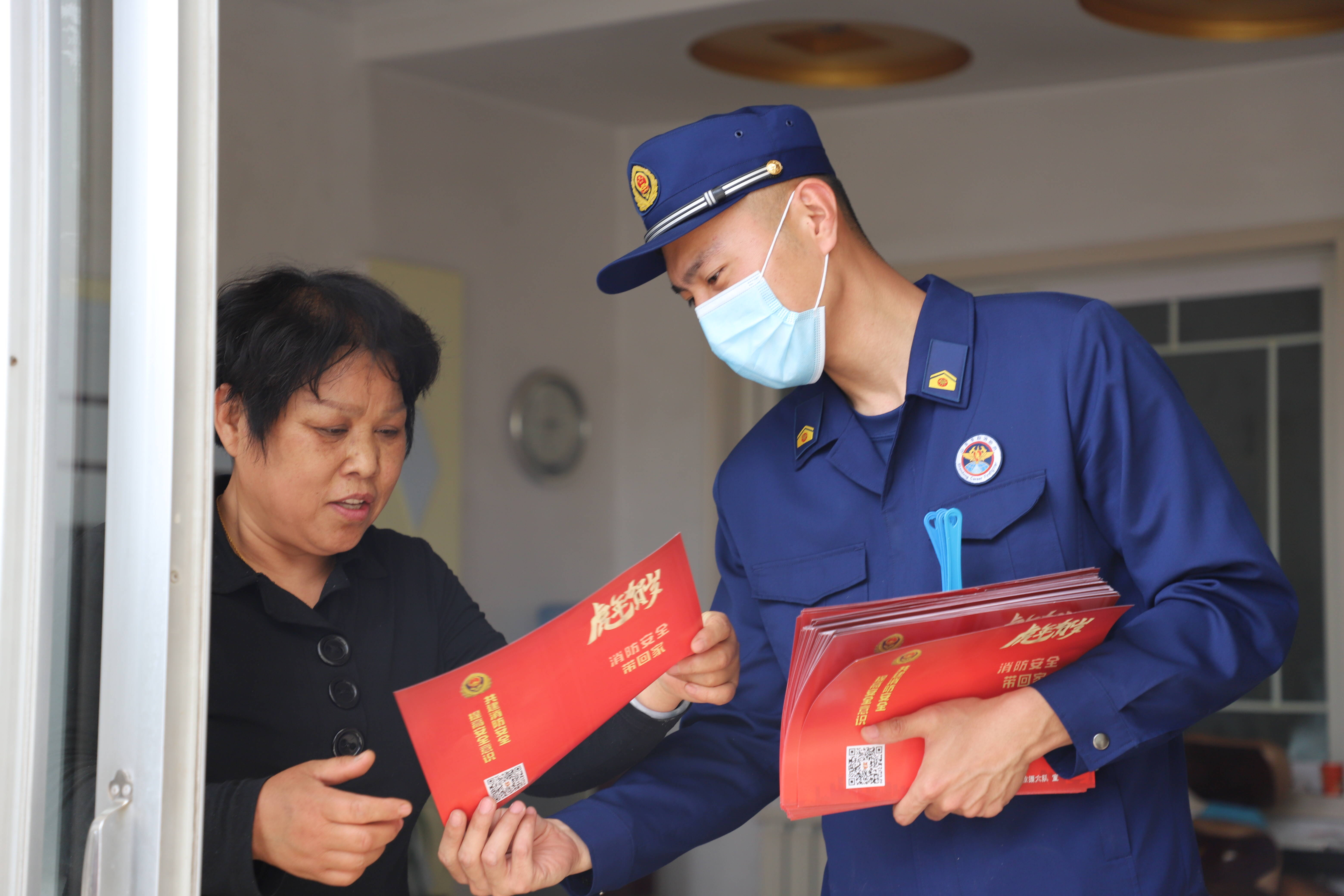 淄川区消防救援大队宣传进村入户筑牢消防安全防火墙