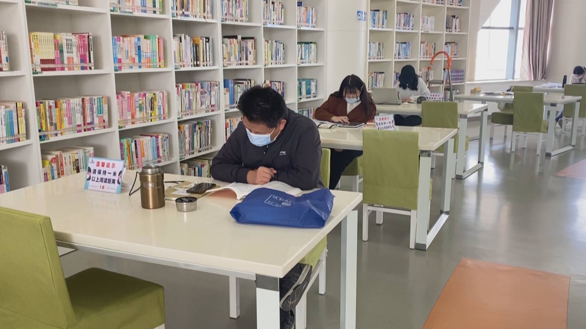 烟台莱山疫情防控常态化区图书馆提供优质阅读环境