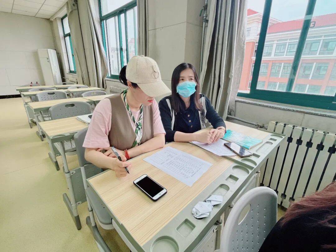 讲台升旭日墨板绽芳华烟台市莱山区初家中学小老师讲堂活动