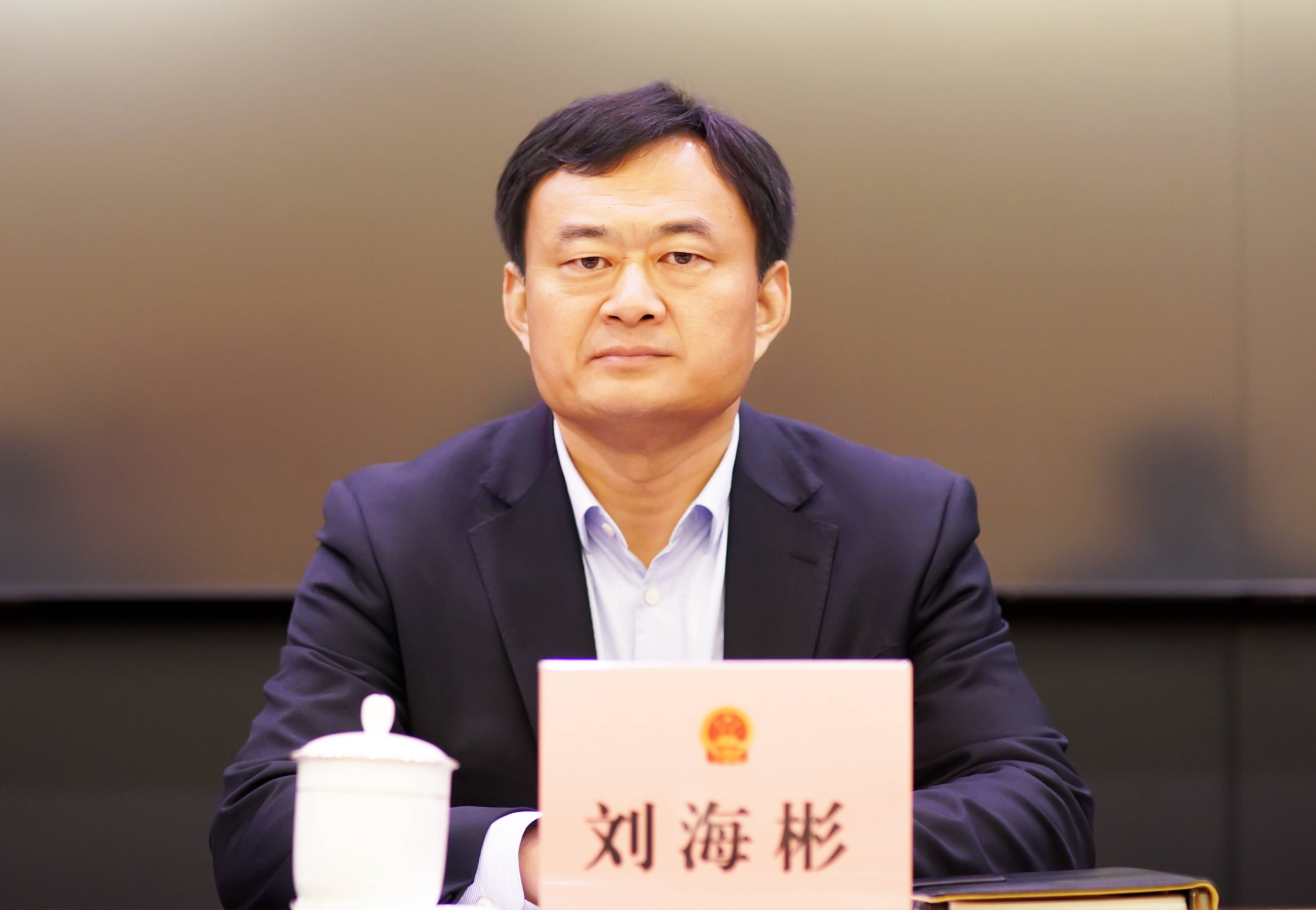 海阳市第十八届人大常委会第四十二次会议召开