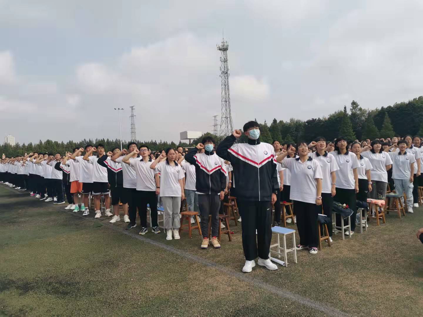 海阳一中表彰优秀师生致敬人民教师