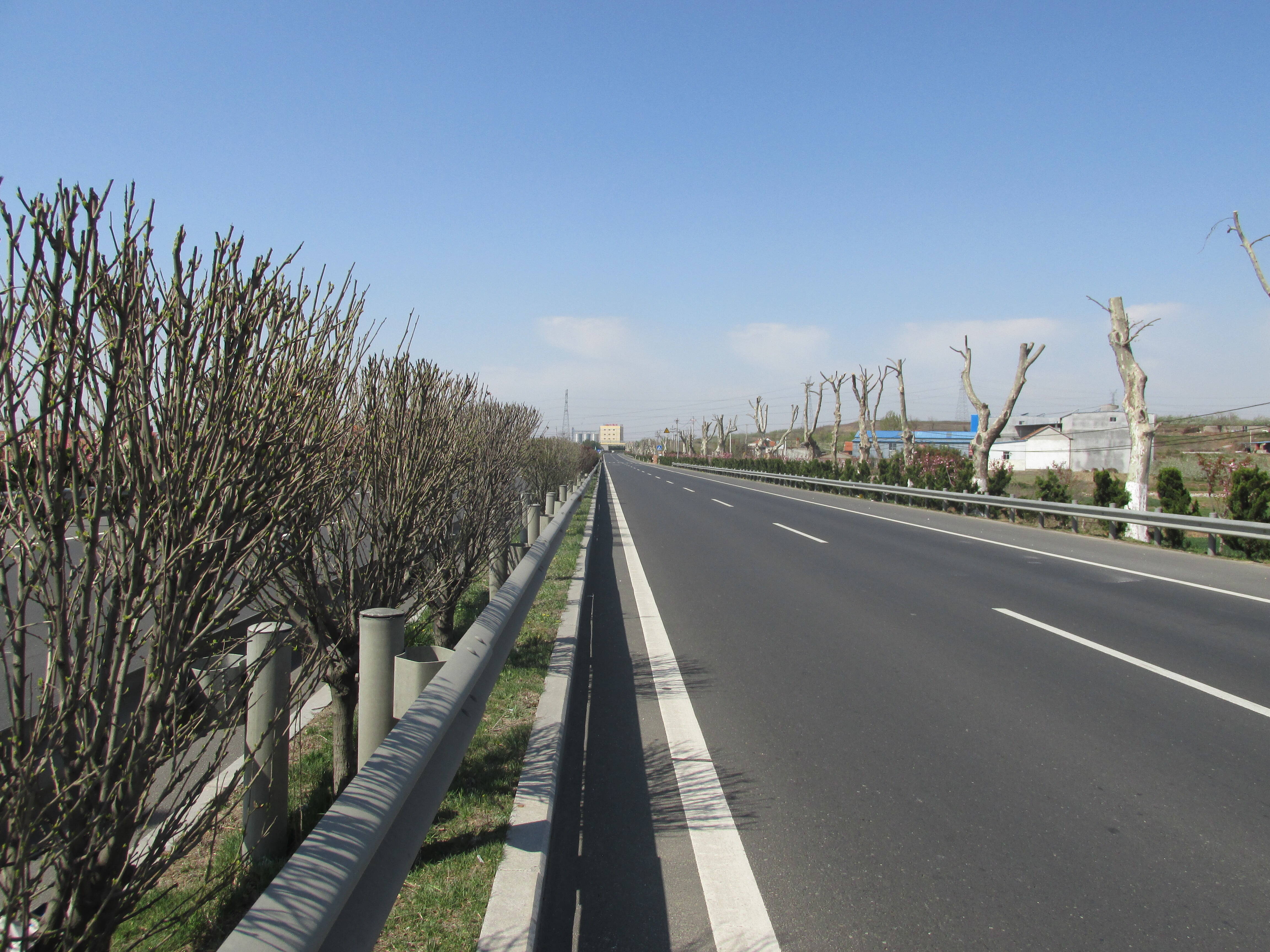 努力实现道路洁,边沟净,环境美,奋力谱写新时代现代化公路新篇章