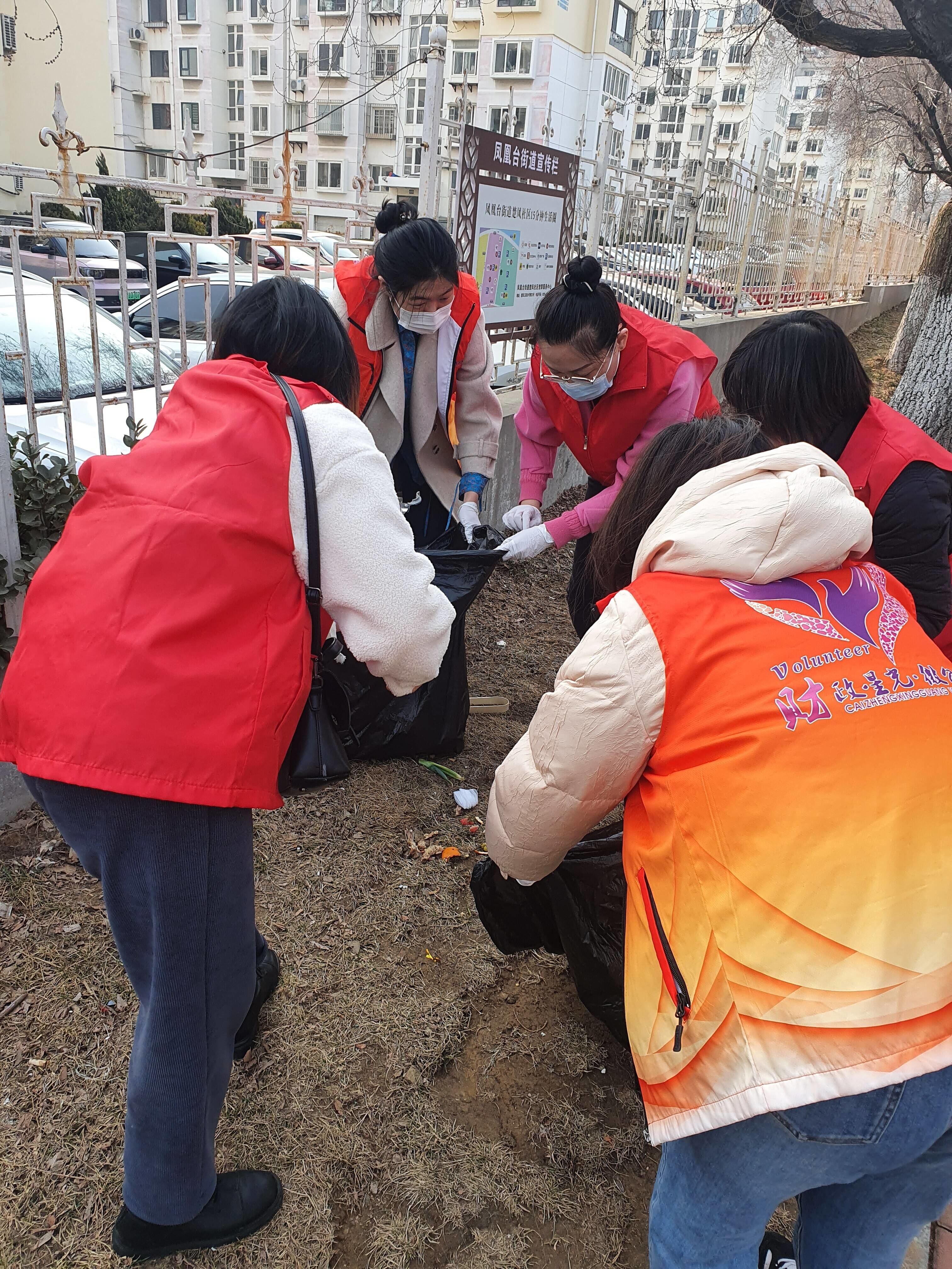 烟台市芝罘区多部门单位联动开展学雷锋树新风志愿服务活动