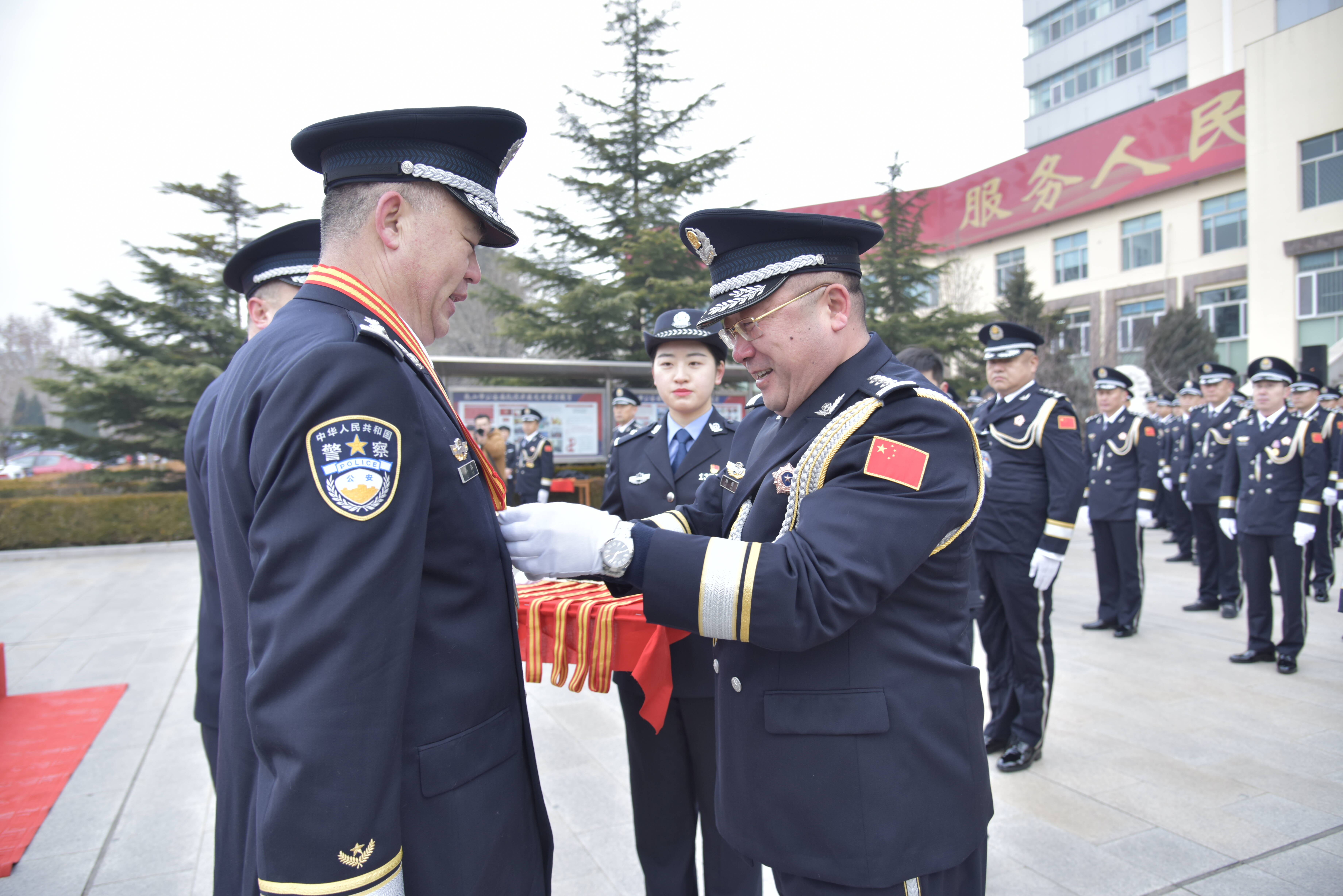 乳山市举行庆祝第二个中国人民警察节活动