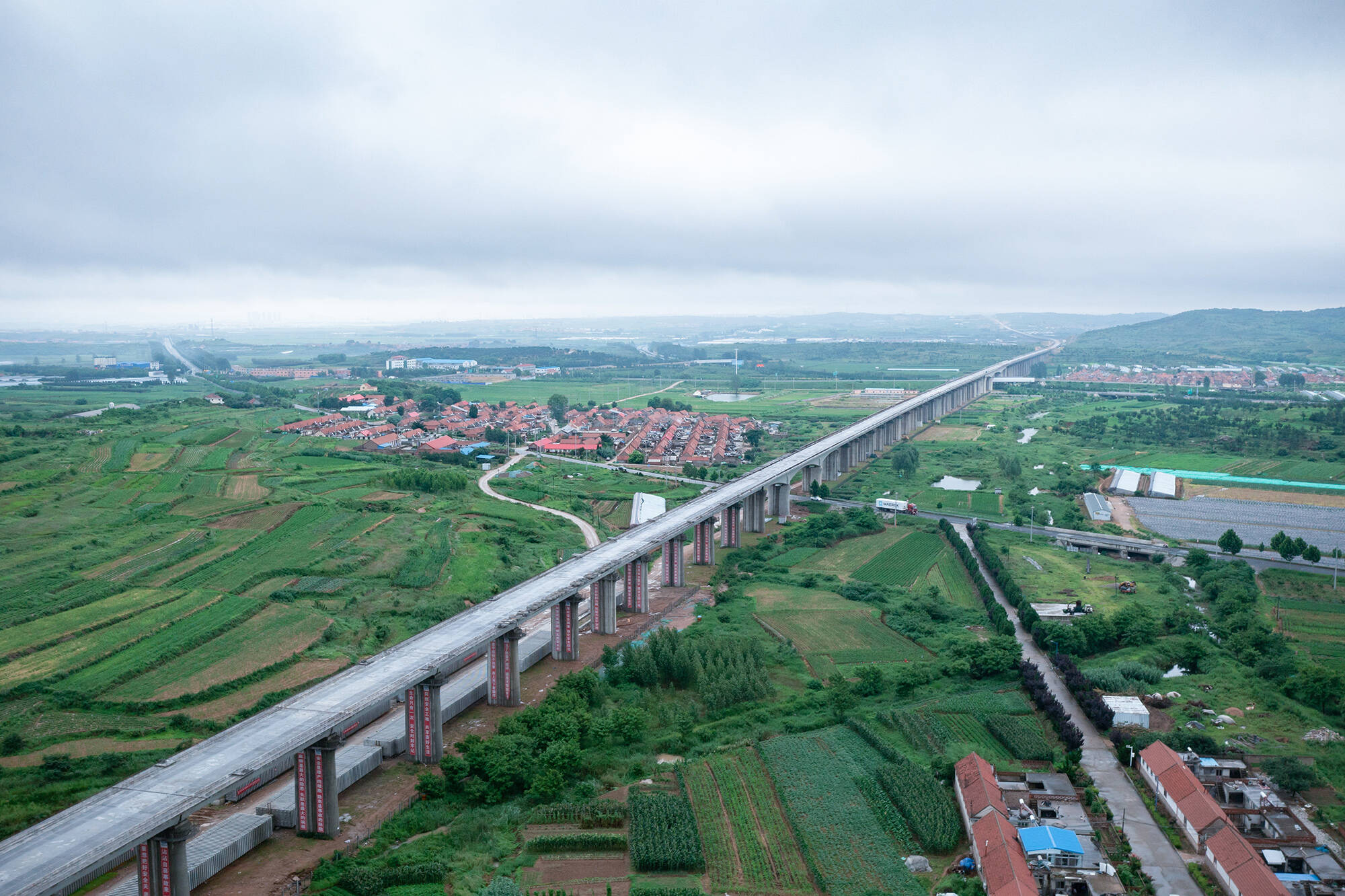 莱荣高铁乳山西制梁场圆满完成架梁任务
