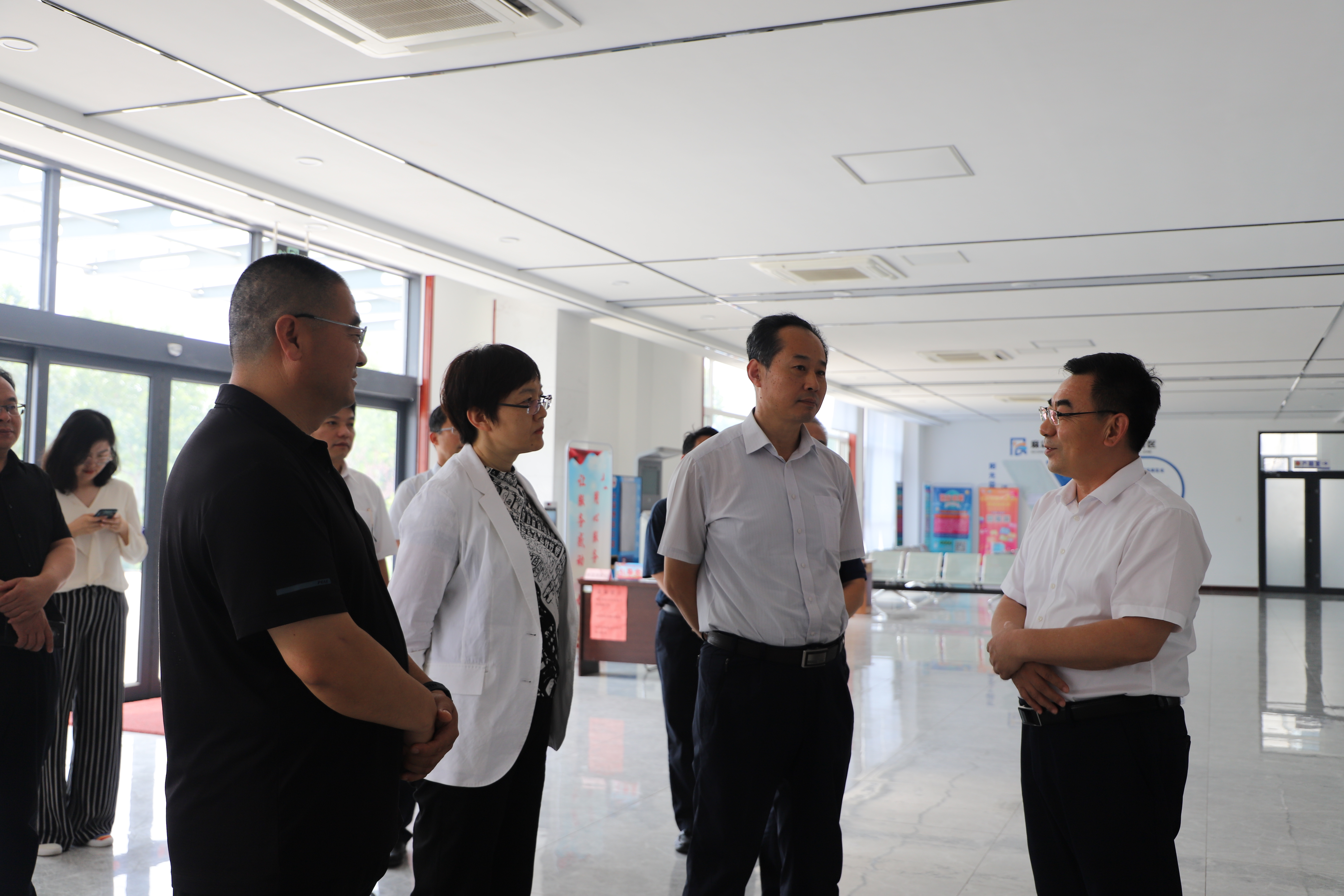 会前,与会人员观摩了姜楼镇乡村赋能展示中心,李庄镇惠民县绳网数字