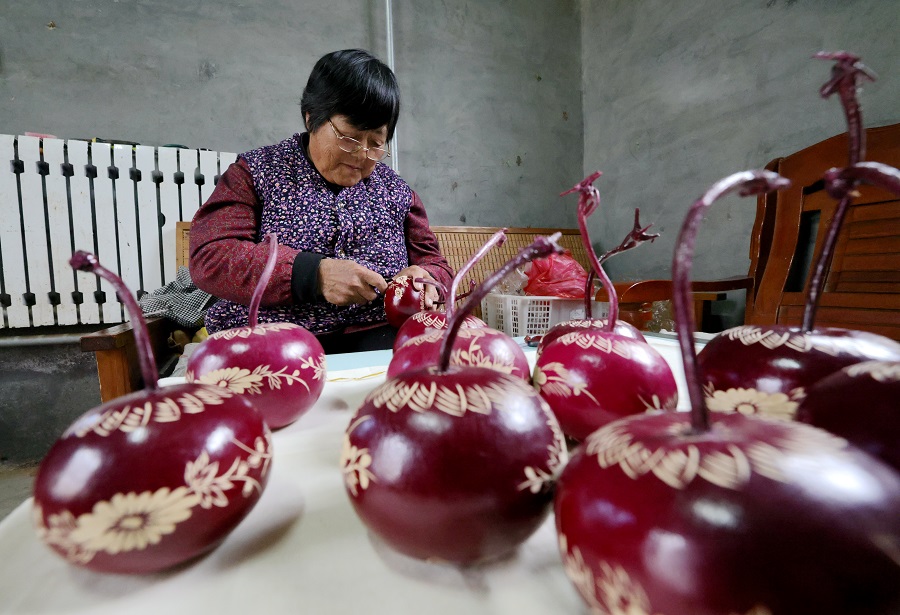 丁桃玲：50年以刀为笔 小葫芦“片”出(2536935)-20220328113549.jpg