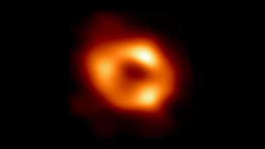 天文学家公布我们银河系中心黑洞的首张照片