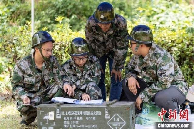 跟着云跑的“追雨人”：高温天追云逐雨催“甘霖”