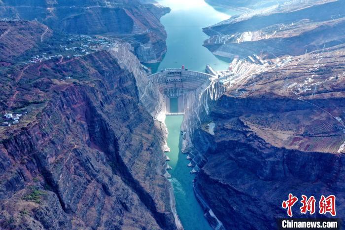 图为白鹤滩水电站大坝全景图。 水电四局供图
