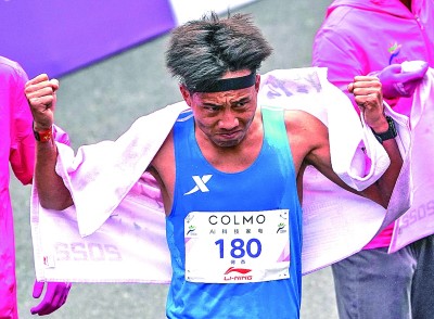 “扛著中國馬拉松再攀高峰”——塵封15年的男子馬拉松全國紀錄被打破