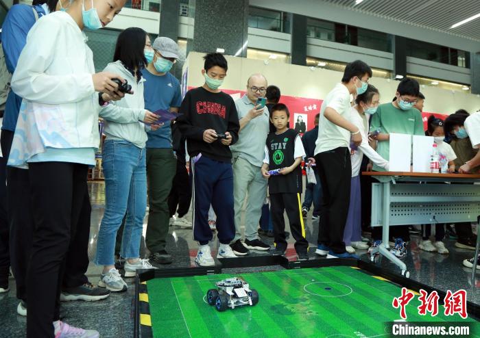 中科院计算所“神计妙算”公众科学日活动现场。 中科院计算所 供图