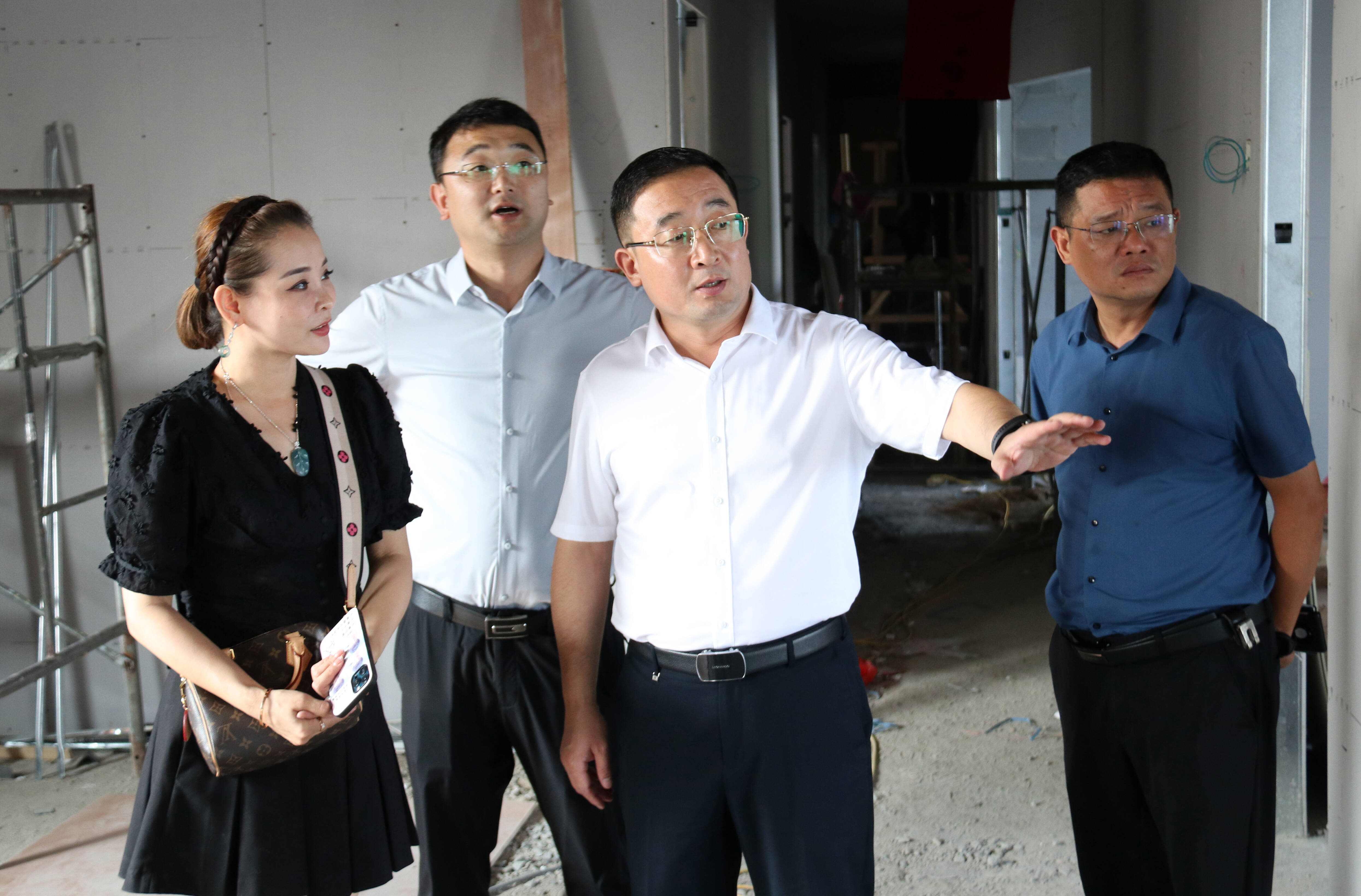 東昌府區委副書記區長江紹華現場督導東關街米市街鐵塔商街提升改造