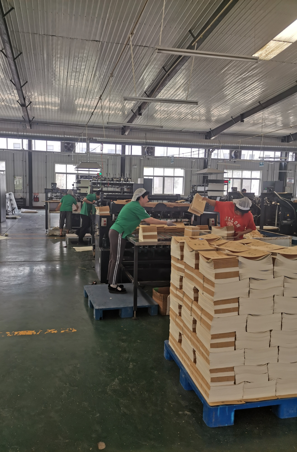 该公司现有14条联动生产线,实现年产6亿册作业本,销售收入超3亿元,可