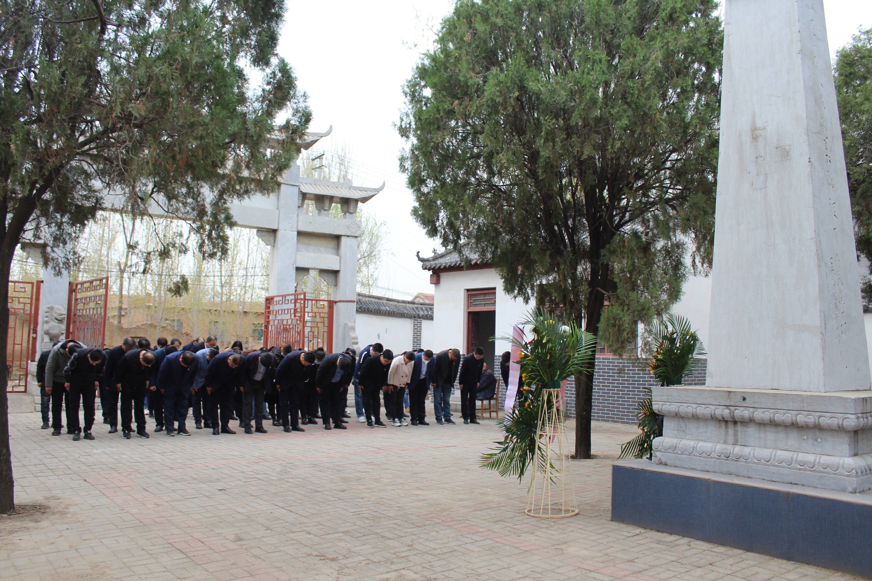 聊城高唐清平镇开展清明祭扫缅怀英烈主题党日活动