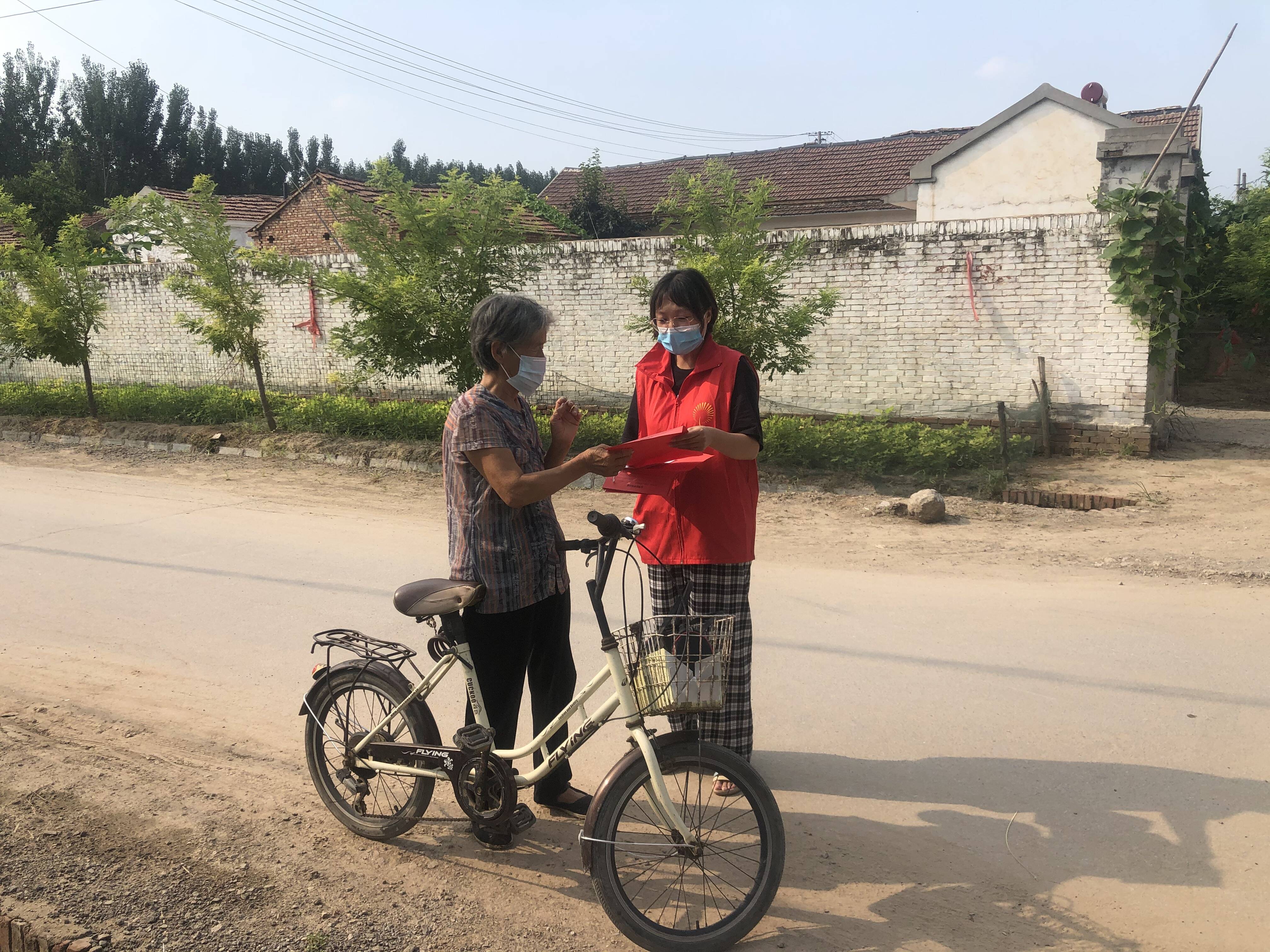 聊城市高唐县汇鑫街道志愿者到村进行疫情防控宣传