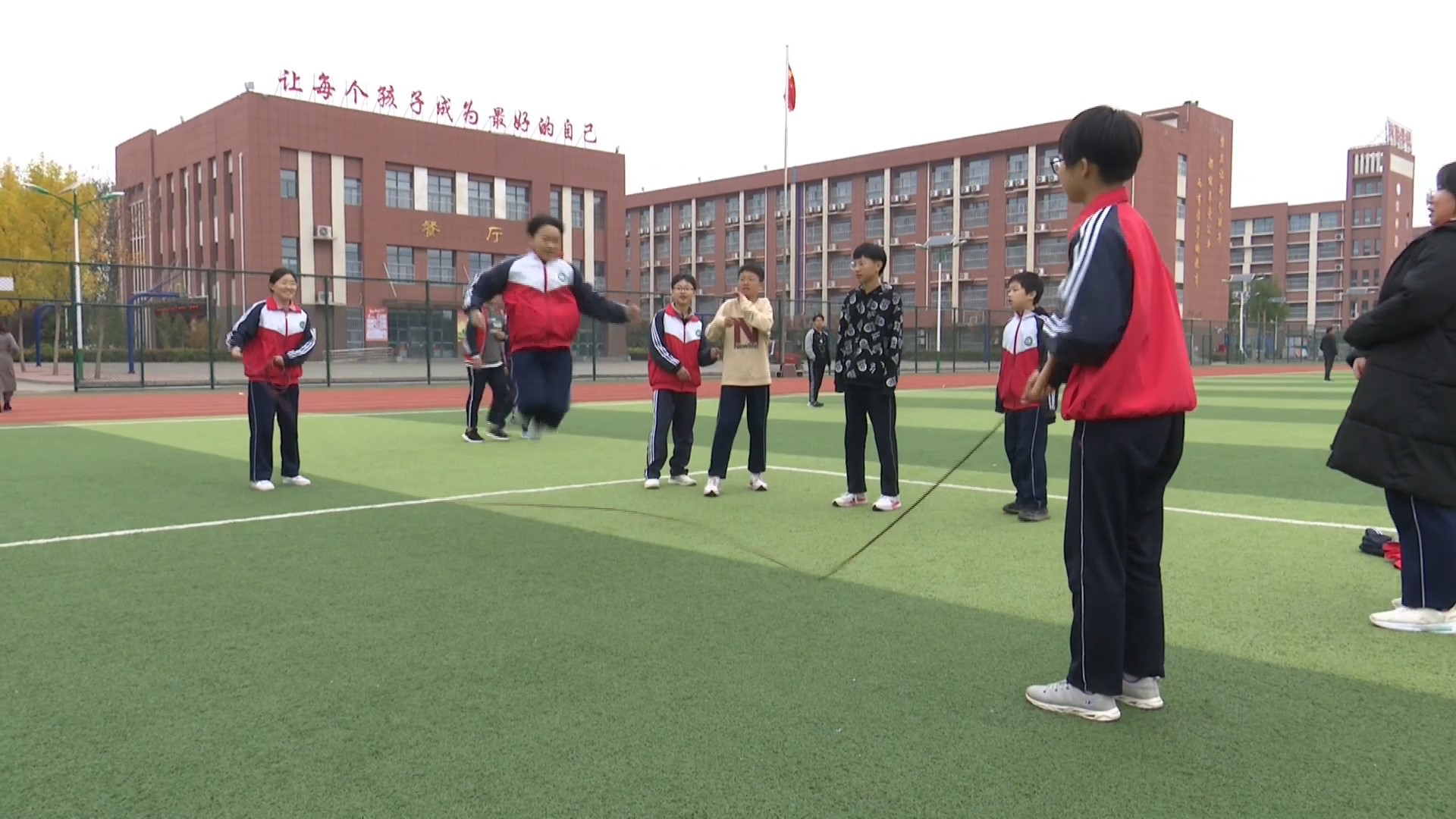 聊城莘县东鲁中学开展趣味运动会