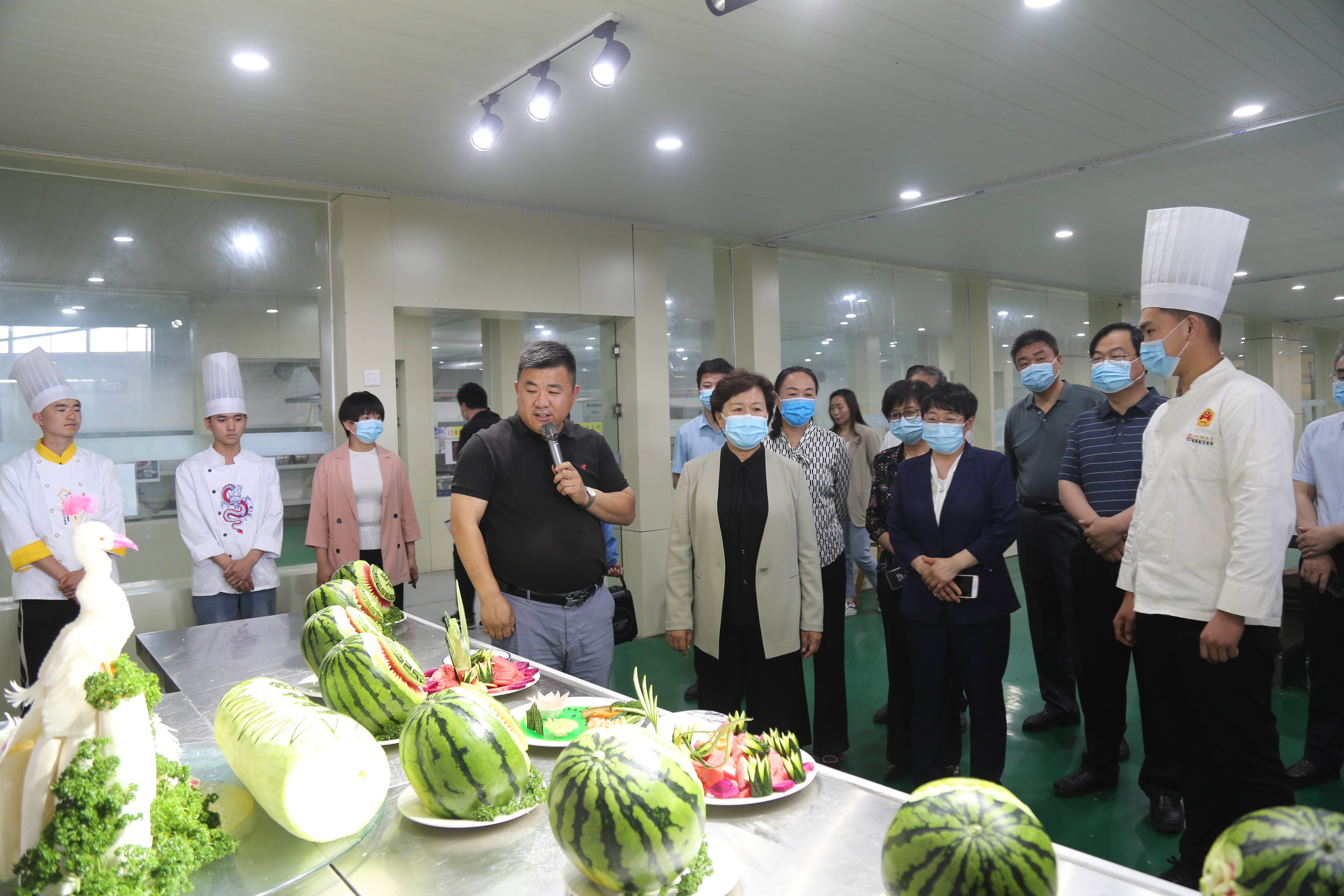 孙孟花一行到莘县职业中等专业学校调研职业教育发展情况