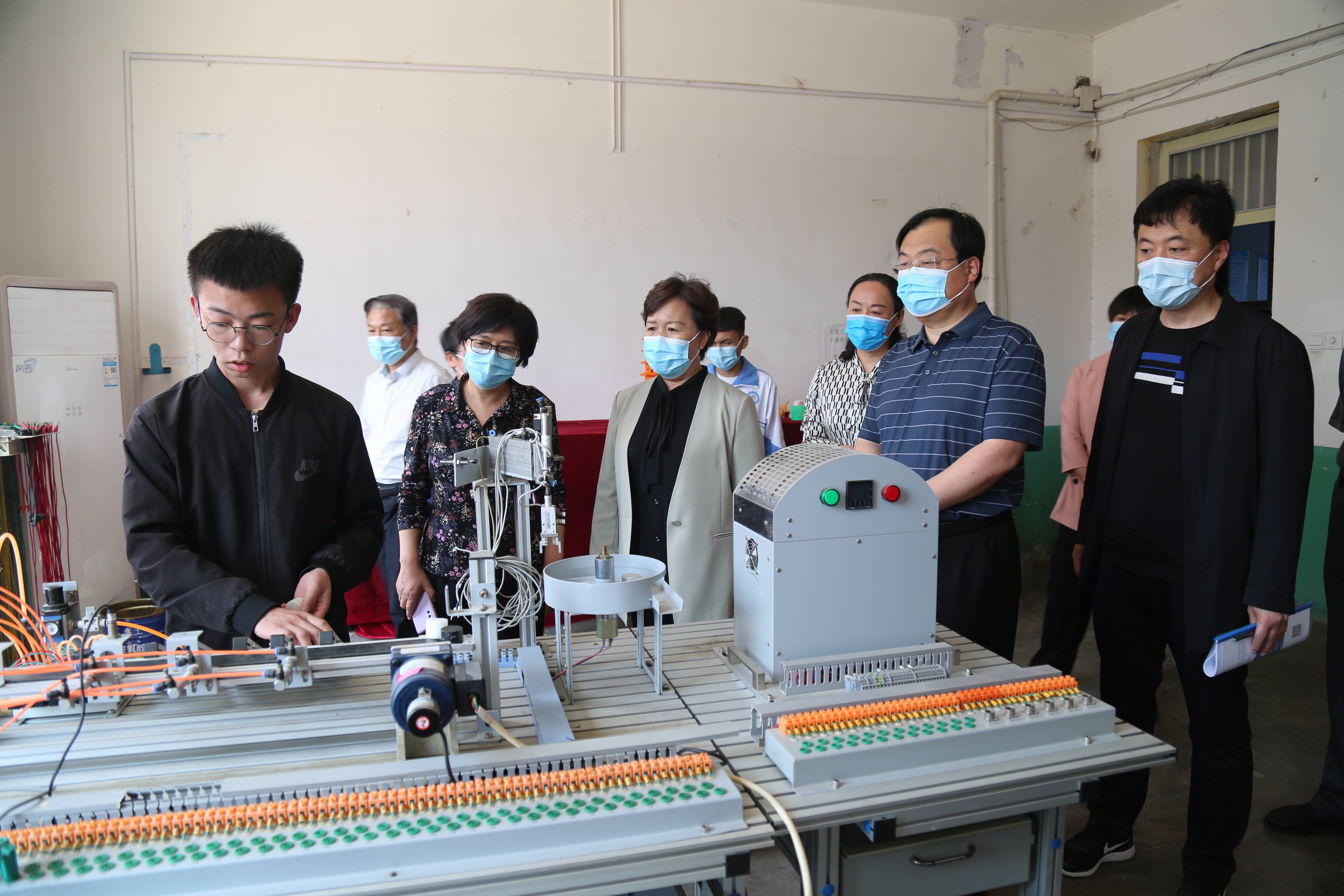 孙孟花一行到莘县职业中等专业学校调研职业教育发展情况