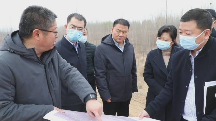 近日,新泰市人大常委会主任苏永涛,副市长王元柱带队调研柴汶河生态