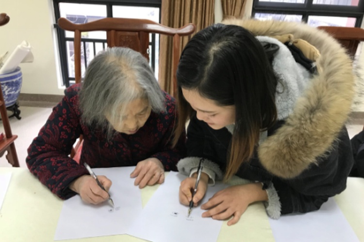 科技赋能，养老院来了年轻人