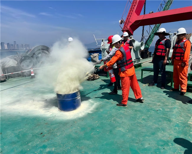 筑牢安全防线 护航海上施工——中建筑港装备工程公司开展海上应急演练